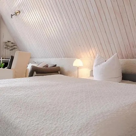 Sonnenblumenhaus 02 * Prerow